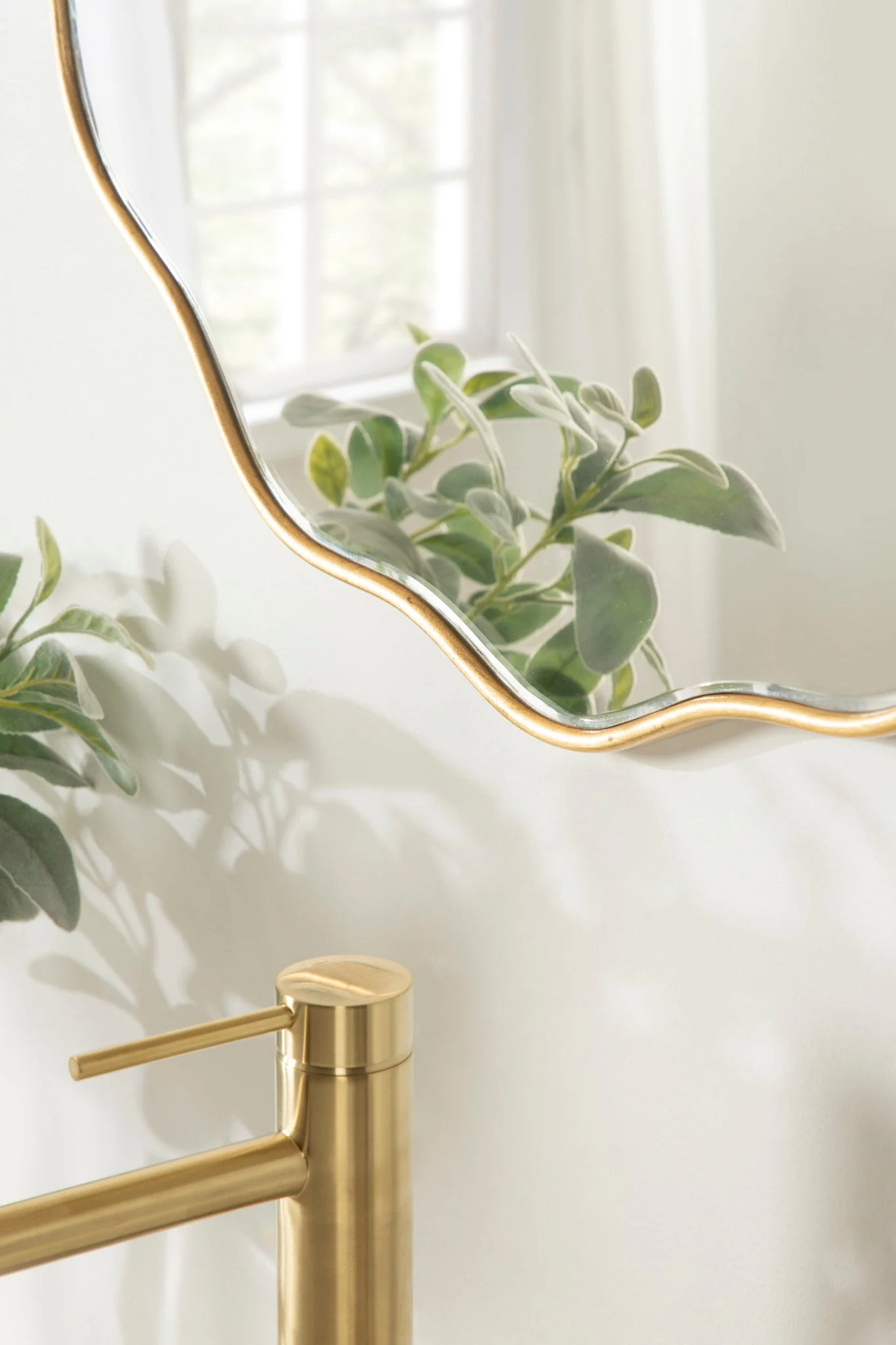 Viona Round Scalloped Mirror - Image 9